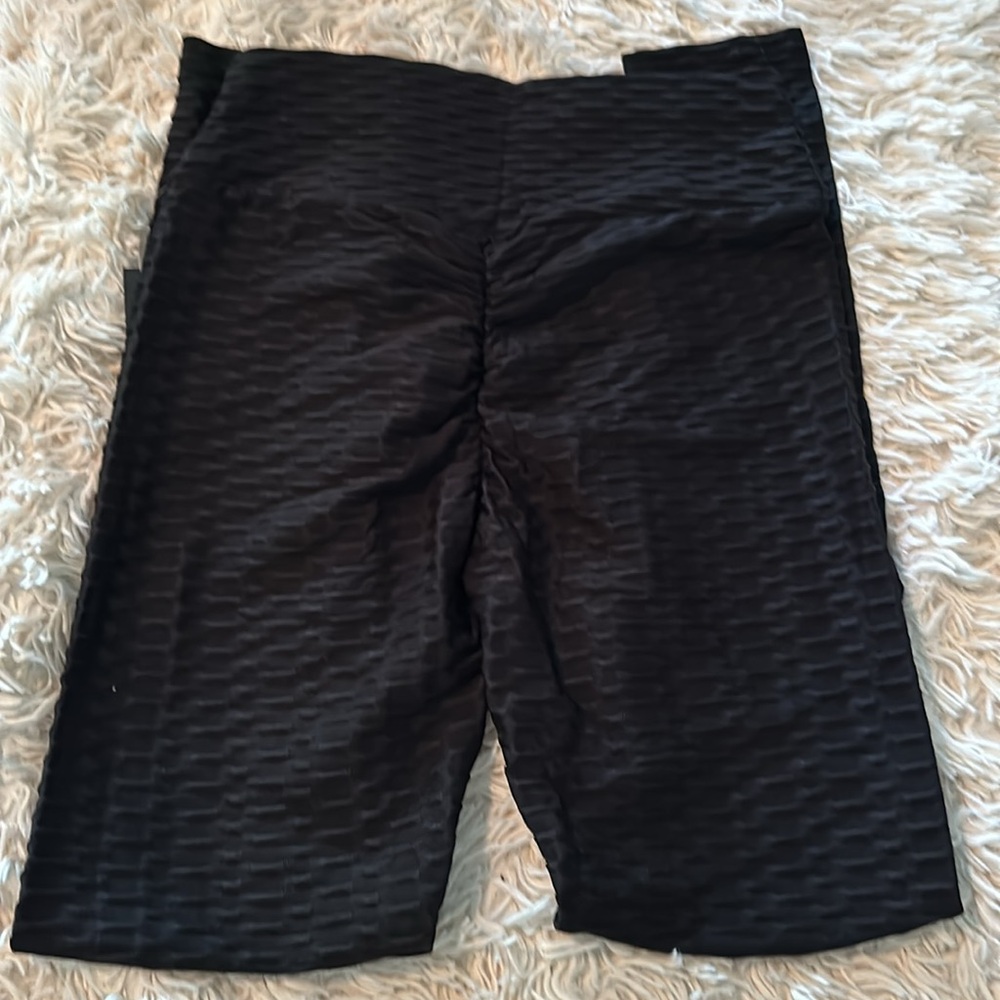 NWT New Mix Textured Ruched Bottom Athletic Leggings, size S/M.